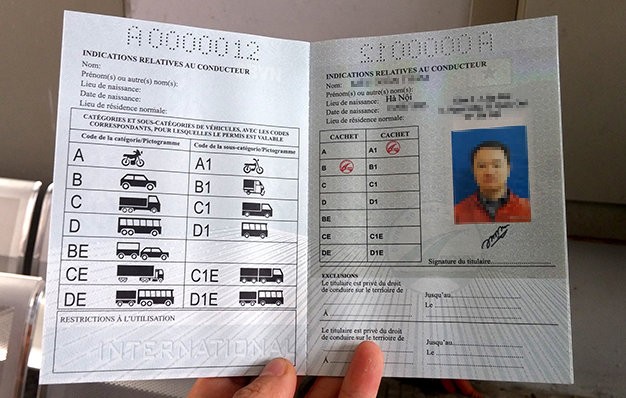 Việt Nam chính thức cấp giấy phép lái xe quốc tế - ảnh 1